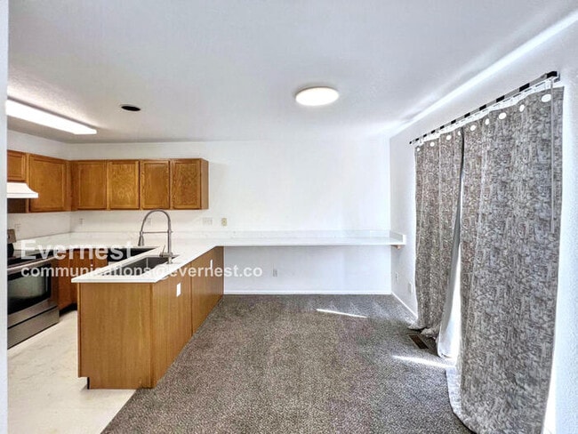 Building Photo - 502 W 114th Way