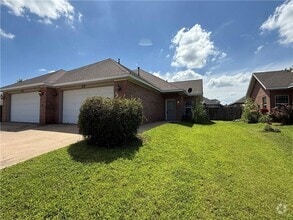 Building Photo - 663 Appleridge Dr