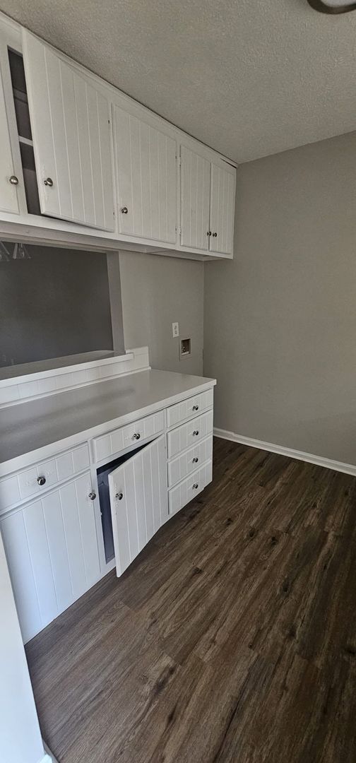 Building Photo - *** Move in Ready ***