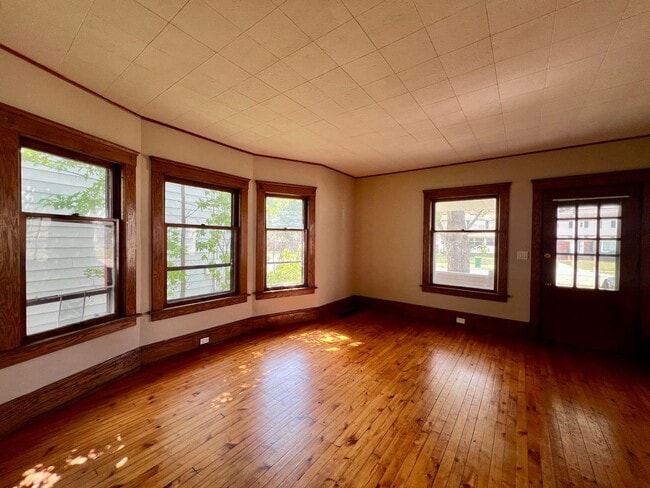 Building Photo - Move-In Ready 4-Bed Family Home in Willowick!