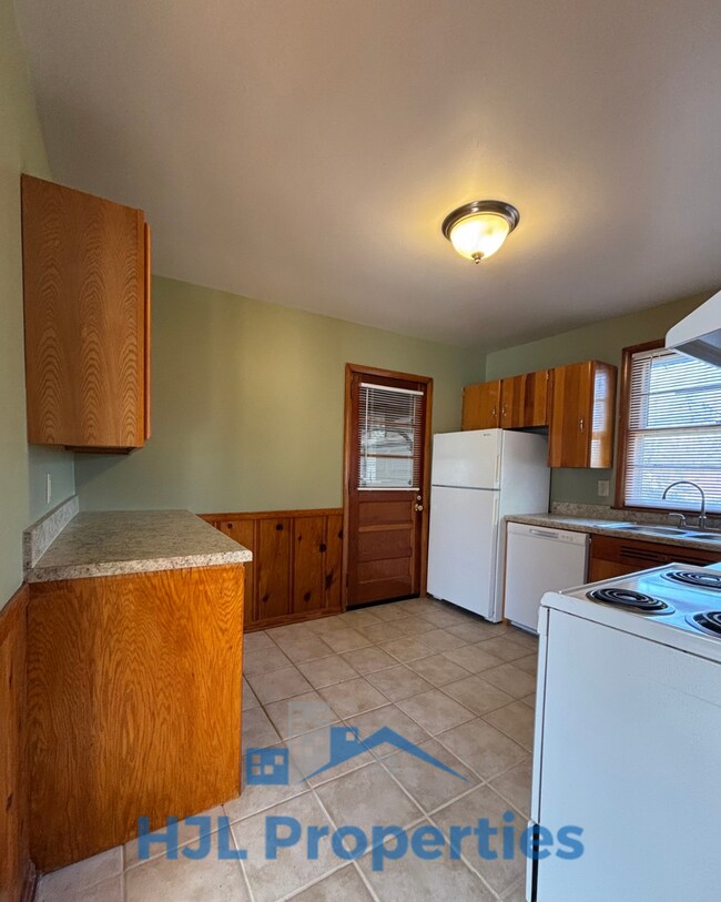 Building Photo - Gorgeous Donelson Ranch Home!