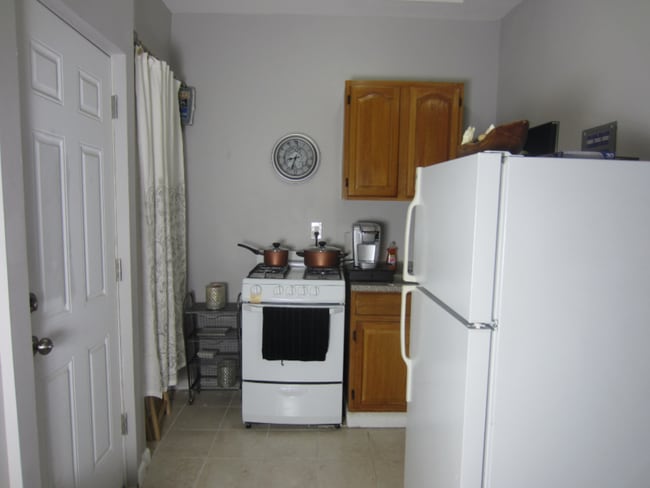 Building Photo - 2414 Saint Paul - 5