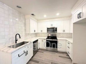 Building Photo - 9788 Hampton Ct