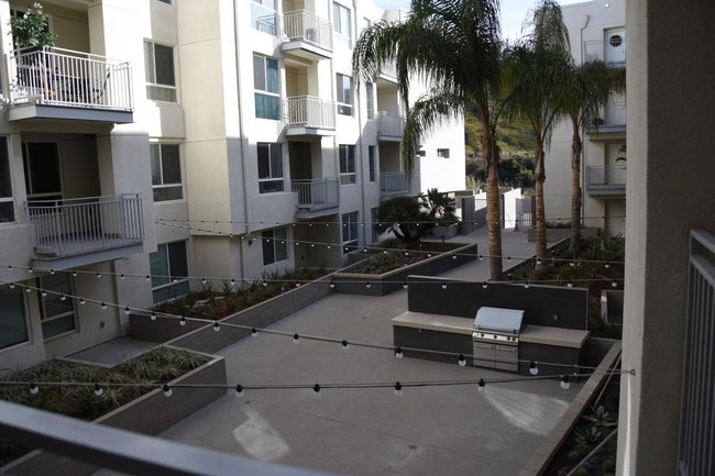 Foto del edificio - 12655 Bluff Creek Dr