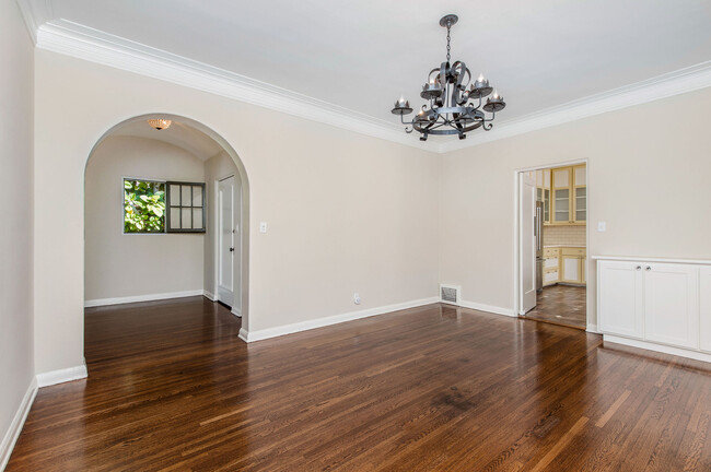 Building Photo - 846 S Lucerne Blvd