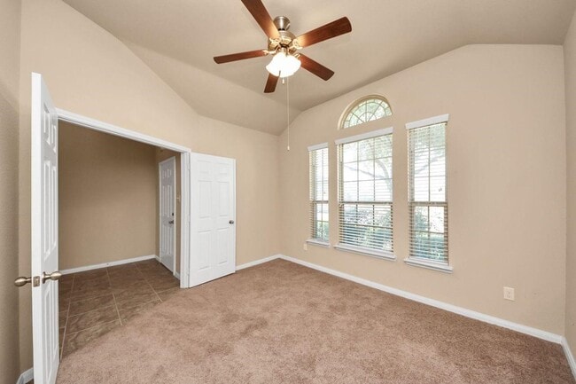 Foto del edificio - 3003 Emily Vista Ln