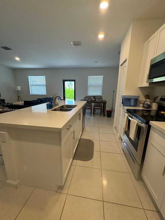 Building Photo - 24359 SW 118 Ct