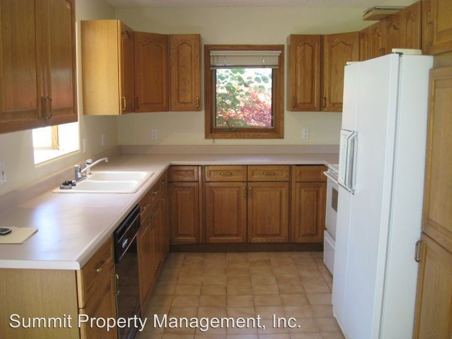 Building Photo - 801 Spartan Dr