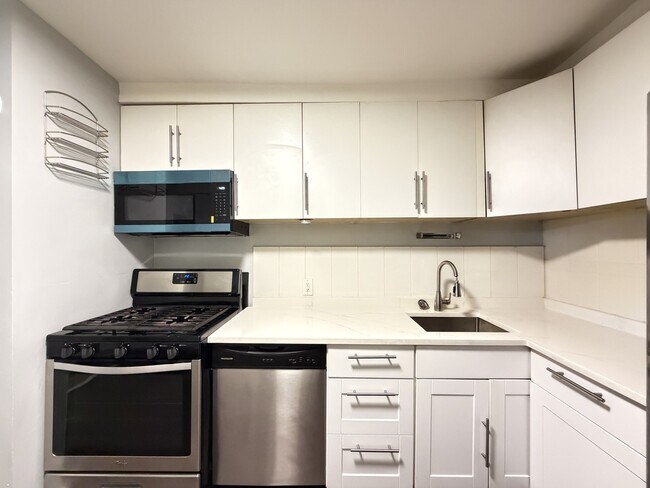 Building Photo - 3503 W Dickens Ave