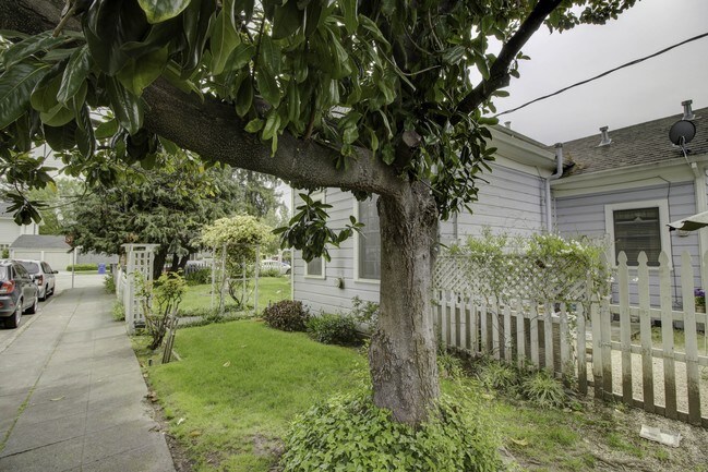 Foto del edificio - 829 Saint Helena Ave