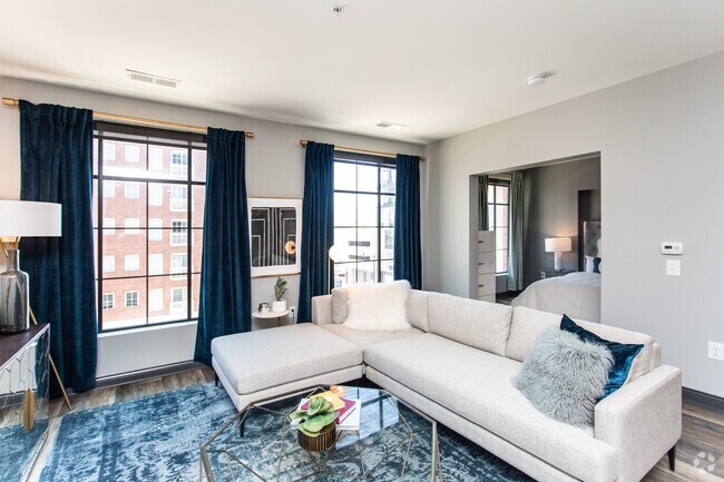 1BR, 1BA - 694 SF - LC RiverSouth