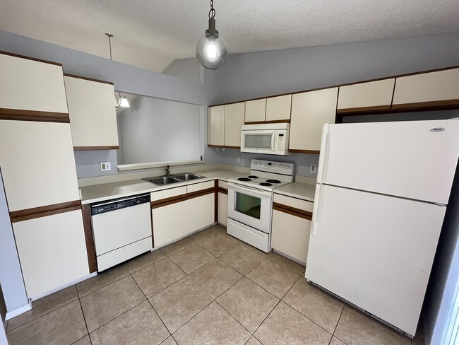 Building Photo - 841 Pebble Creek Cir