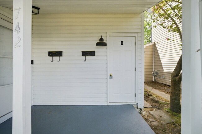 Foto del edificio - GORGEOUS REMODELED 1 BEDROOM APARTMENT IN HISTORIC PORT NORFOLK!