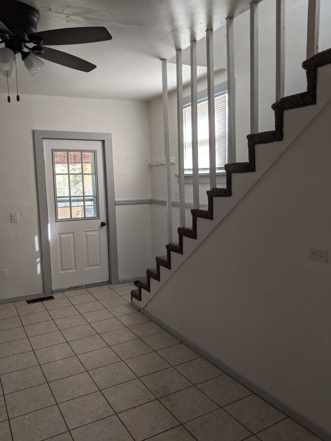 Foto del edificio - $1200 - 2 Bedroom 1 Bath Home - Heart of the City