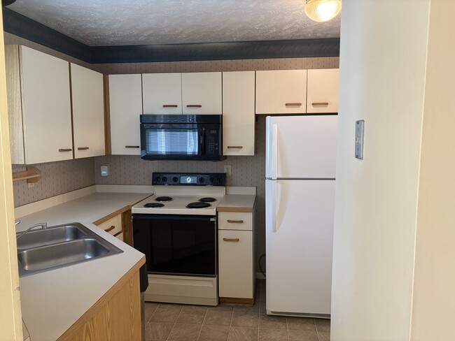 Building Photo - 962 Stewarts Creek Dr