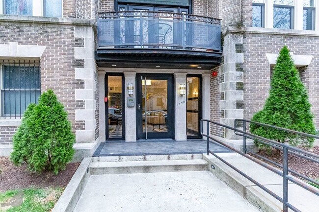 Foto del edificio - Cozy Columbia Heights Studio!