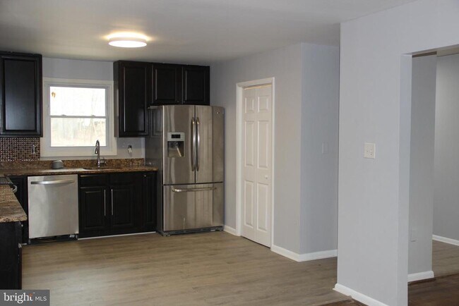Foto del edificio - 10616 Moores Ln
