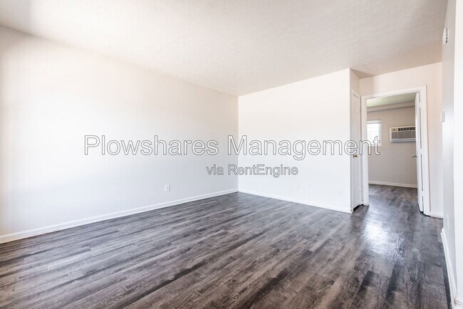 Foto del edificio - 5642 Butternut Rd