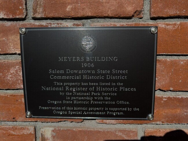 Foto del edificio - NEWLY RENOVATED DOWNTOWN SALEM STUDIO