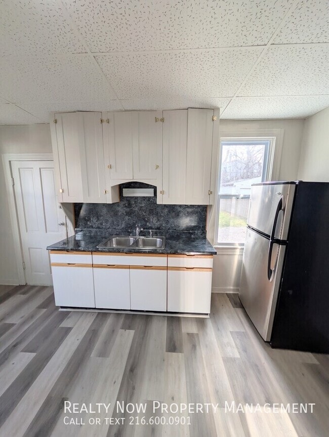 Foto del edificio - 7501 Berry Ave