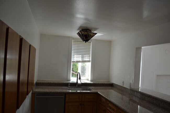 Building Photo - 460 Arlington Ave