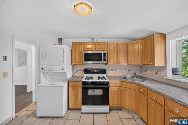 Foto del edificio - 165 Oak Grove Ave