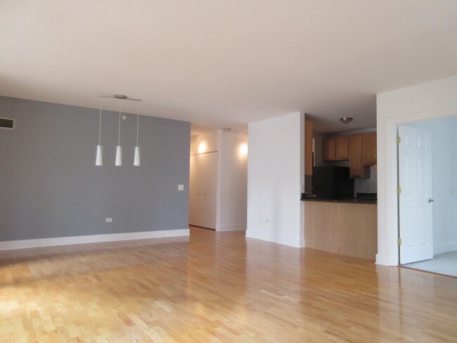 Foto del edificio - 630 N State St