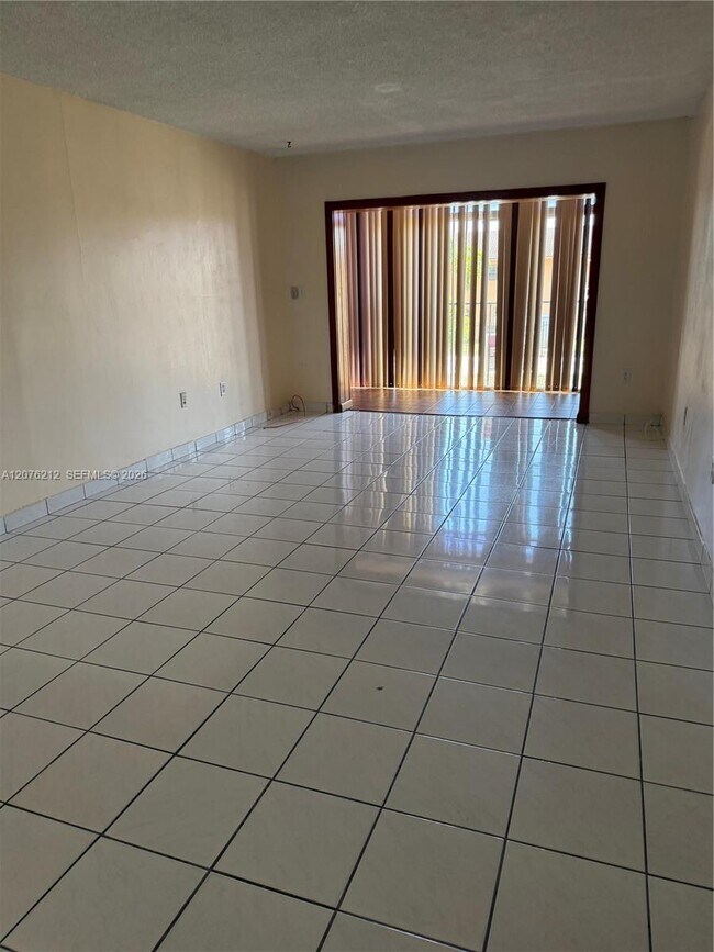 Foto del edificio - 1855 W 60th St