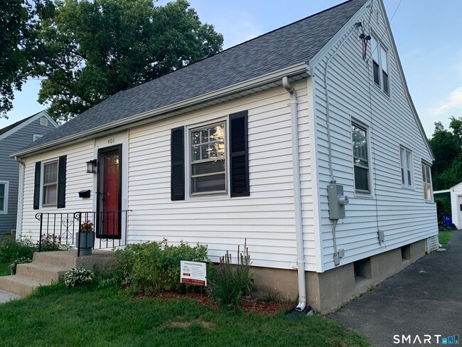 Building Photo - 406 Oakwood Ave