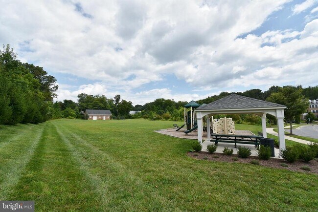 Building Photo - 7575 Willow Bottom Rd