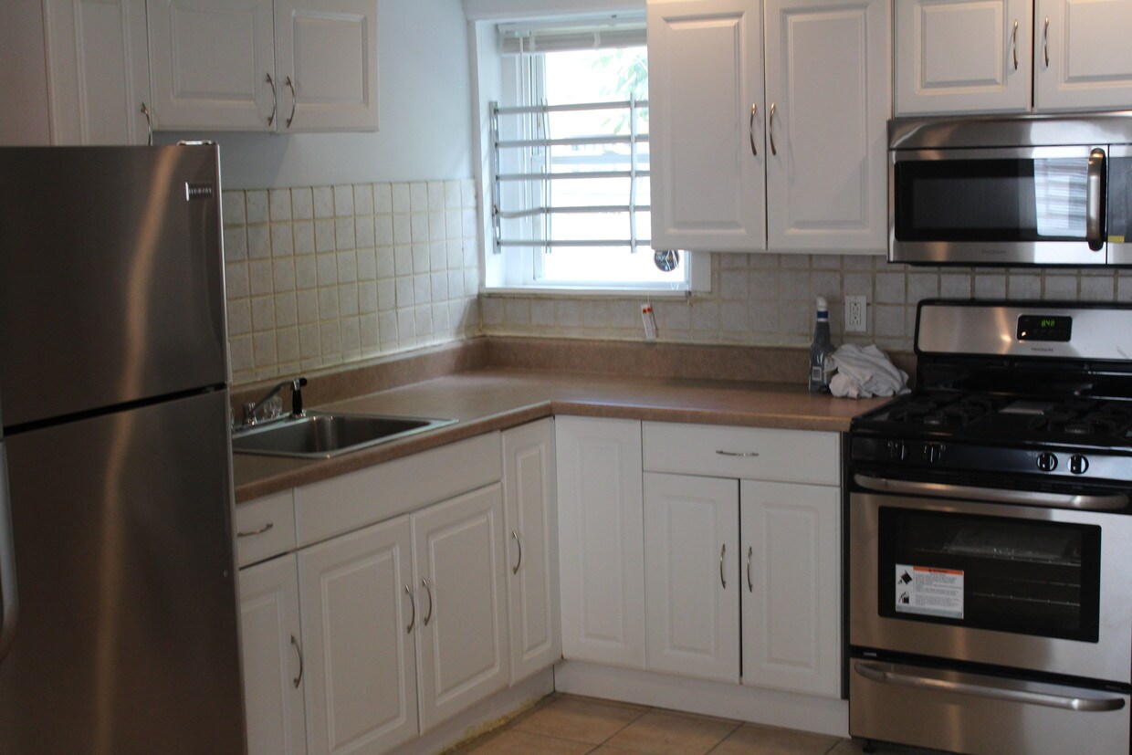 Primary Photo - 2631 Manton St