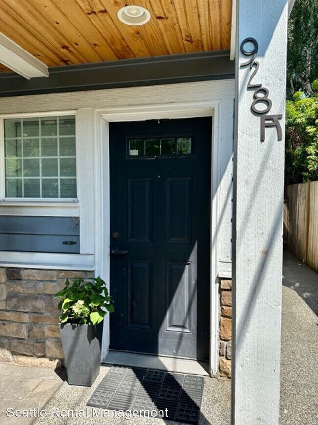 Building Photo - 3 br, 2.5 bath House - 928 10 Ave E Unit A