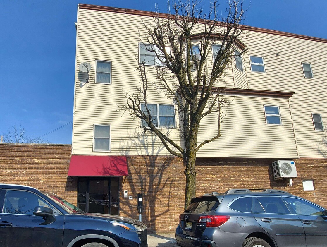 425 Broadway Unit 1, Bayonne, NJ 07002 Room for Rent in Bayonne, NJ