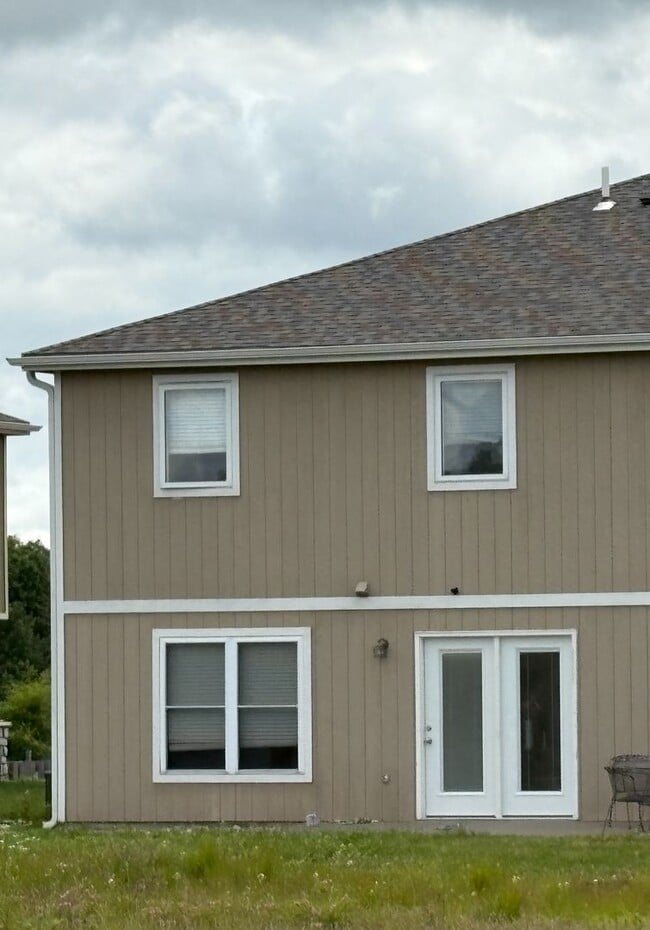 Building Photo - Welcome to Comfortable Living – Spacious, Pet-Friendly Home with Great Amenities