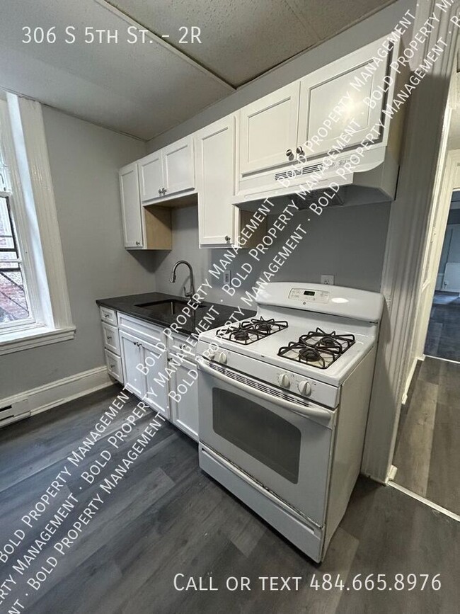 Photo - 306 S 5th St.-2R Apartment