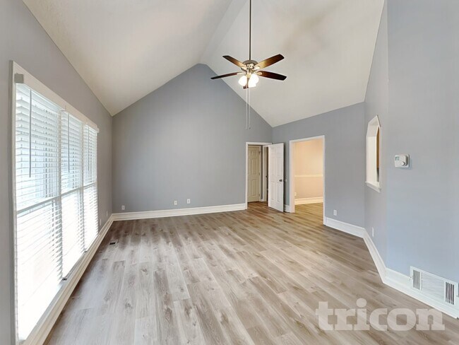 Foto del edificio - 411 Stewart Dr