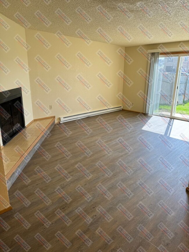 Foto del edificio - 3 bedroom, 2.5 bath 1,256 sqft Townhouse