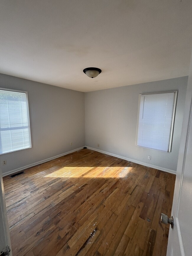 Building Photo - 1902 E 35th St