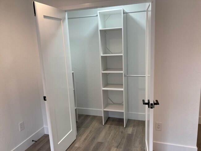 Building Photo - 404 N 1060 W
