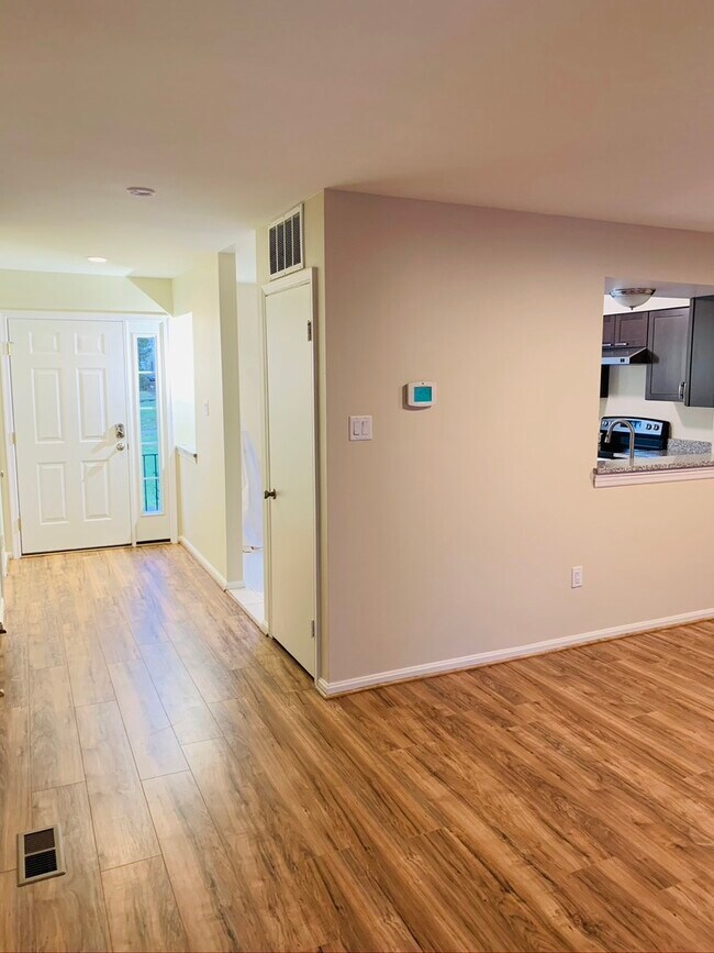Foyer - 11521 Little Patuxent Pky