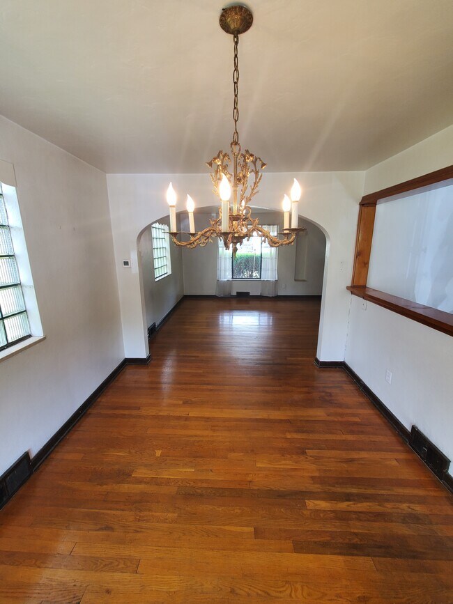 631 Mount Royal Blvd Unit 2, Pittsburgh, PA 15223 Apartments in