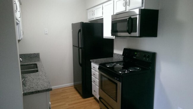 Building Photo - 6025 Rock Glen Drive Unit 509