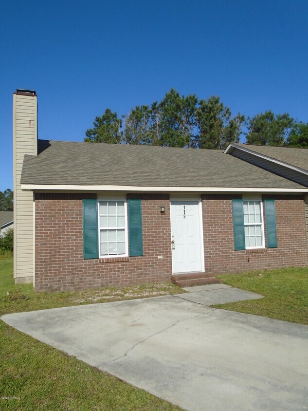 118 Live Oak Ct, Piney Green, NC 28544 Townhouse for Rent in Piney