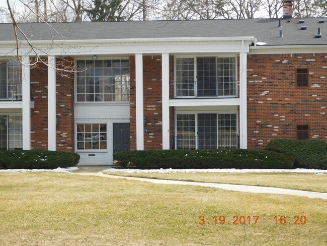 Foto del edificio - 448 N Fox Hills Dr