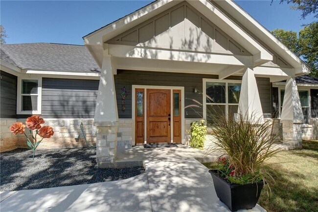 Building Photo - 346 Lamaloa Ln