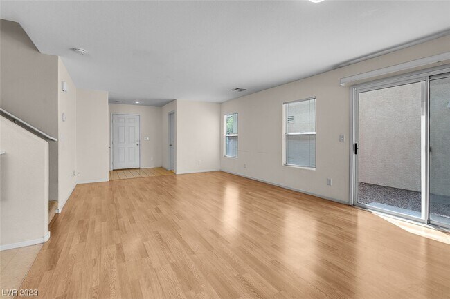 Foto del edificio - 590 Shewsbury Ave
