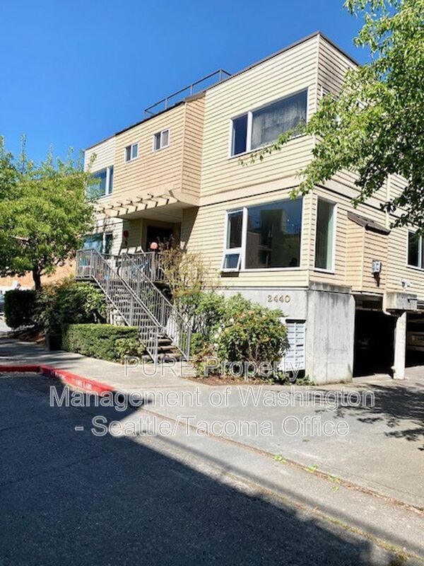 2440 54th Pl SW Unit 2, Seattle, WA 98116 Condo for Rent in Seattle, WA