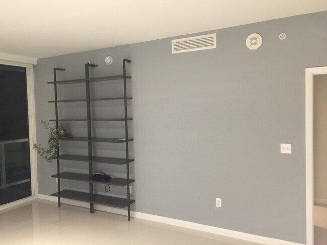 Living room without furniture - 253 NE 2nd St