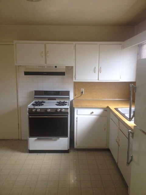 Foto del edificio - CORNER LOT- HAS FIREPLACE AND A DEN