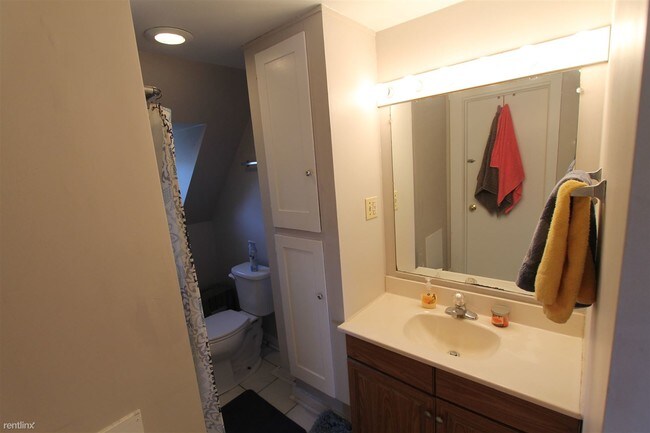 Building Photo - 4 br, 1 bath Duplex - 1325 Packard St #2